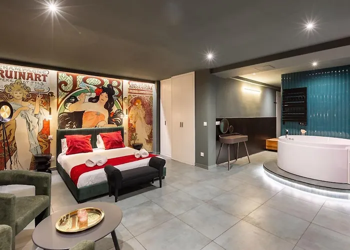 Arc De Triomphe Romantic Suite Jacuzzi Emeraude